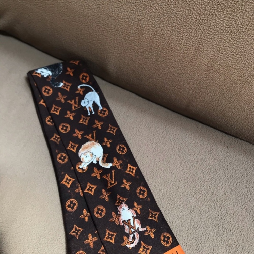 Louis Vuttion Catogram bandeau